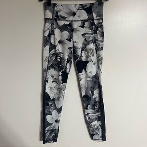 Girls Old Navy Active Leggings Go‎ Dry Black White Tie Dye Size 10-12